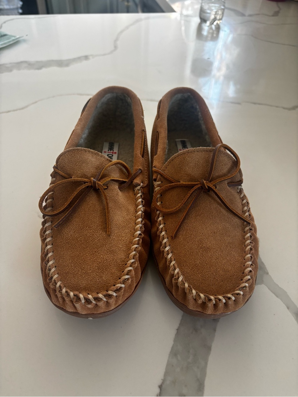 Men's Brown Minnetonka Suede Moccasin Slippers with Shearling Lining sz 11 NWOB